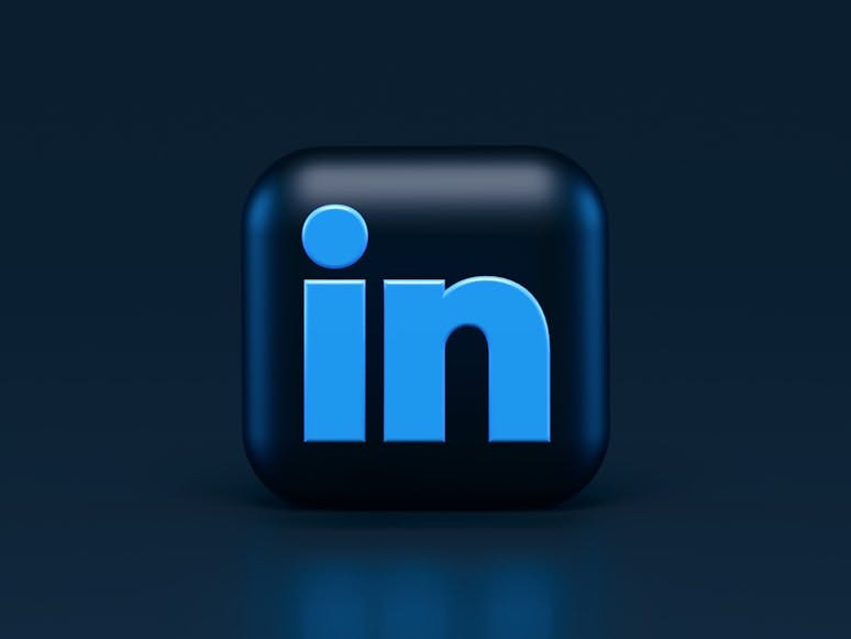 Discover LinkedIn resume builder that revolutionize job hunting. Learn about their features, benefits, and tips for crafting a compelling LinkedIn profile.